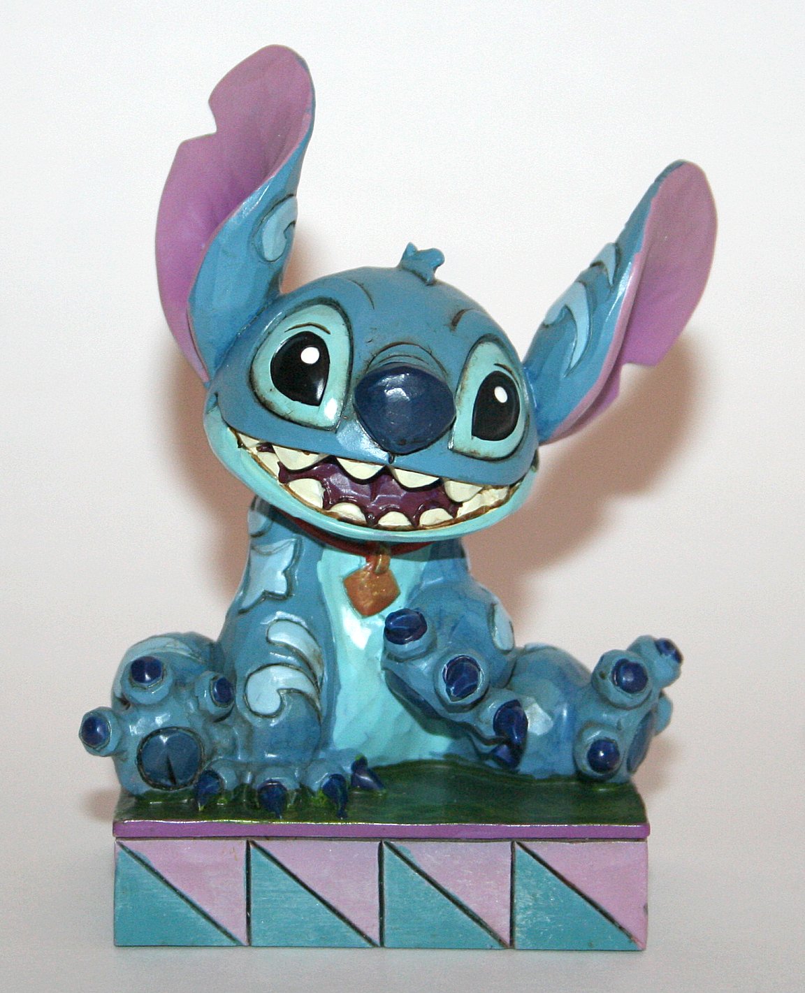 DISNEY TRADITIONS 4016555 Ohana Means Family - Stitch Figurine