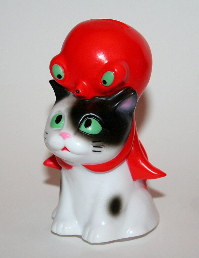 Sunguts White & Black With Green Eye Nekomatas