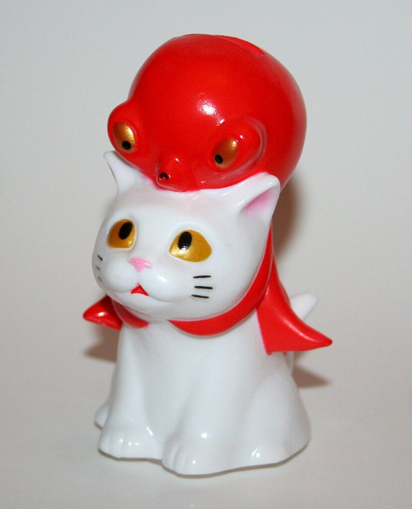 Sunguts White With Gold Eye Nekomatas