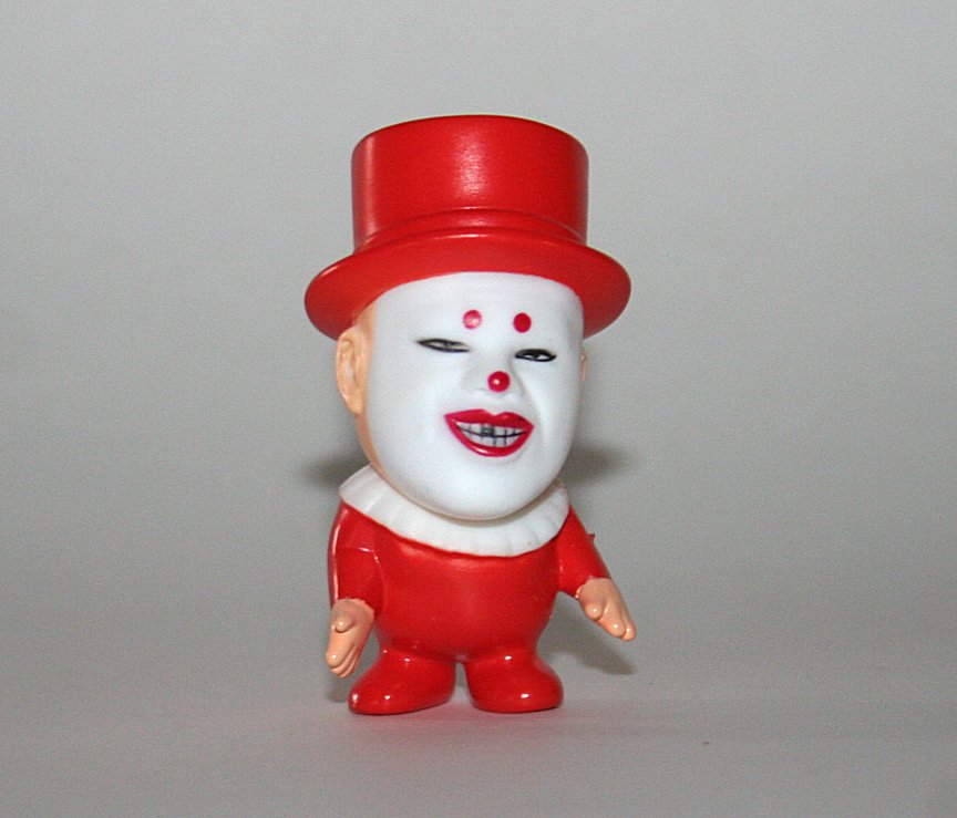 Medicom x Yoshimoto Kogyo VAG Series 9 Red and White Misty