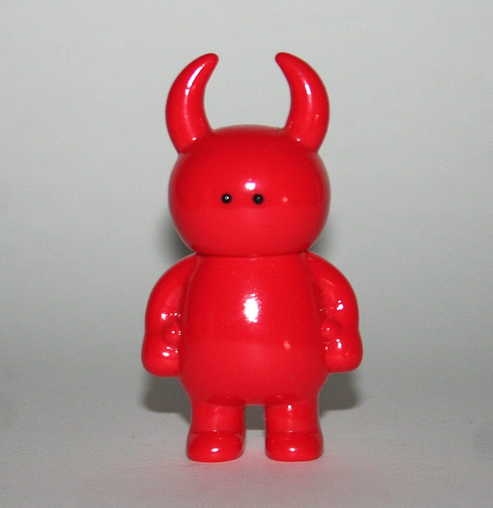 Uamou Standing Red