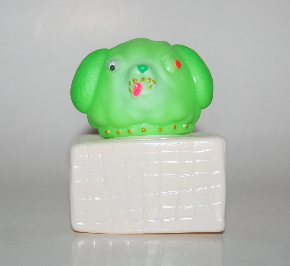 Yoiko Mysterious Toy Green Walking Around Tokyo