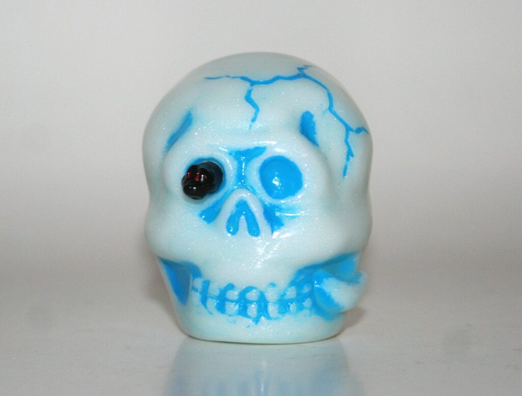 Yoiko Omocha Mysterious Toy Lame White Skull