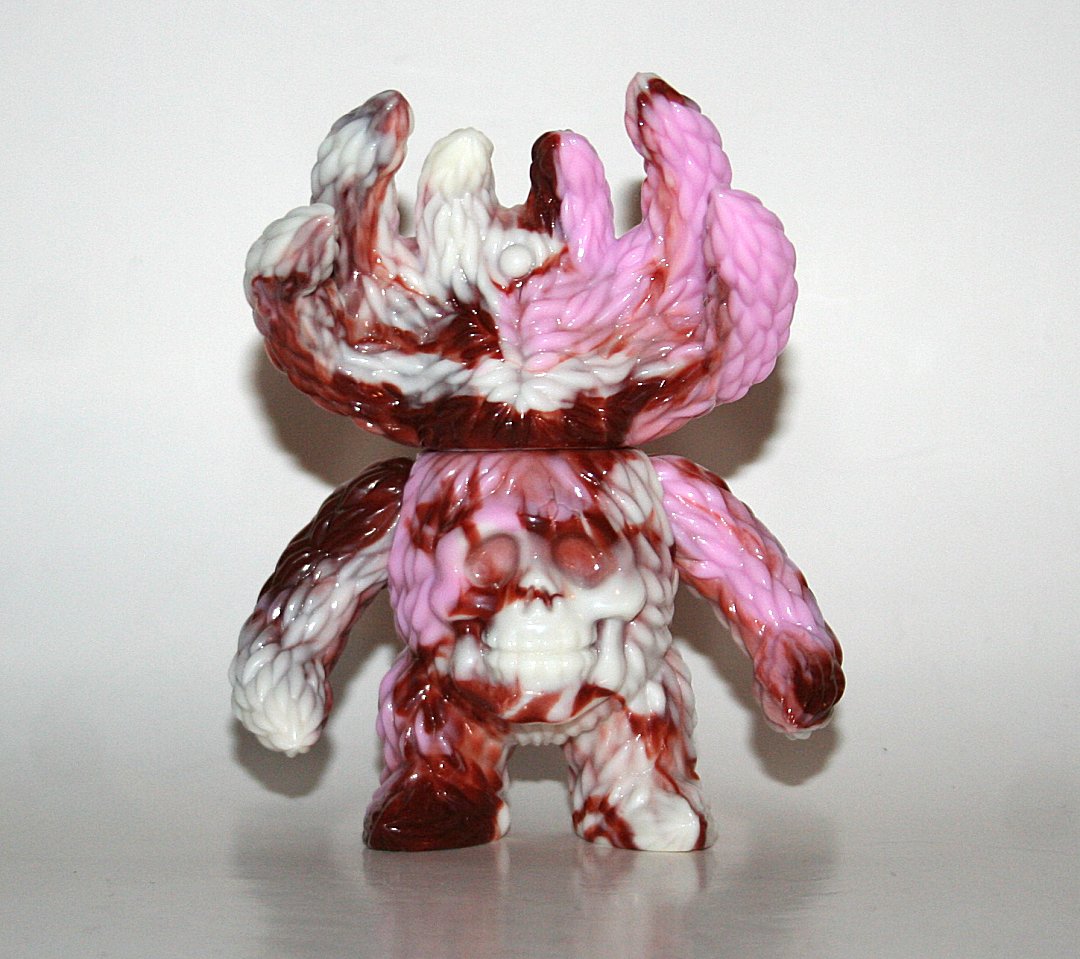 Blood Guts Toys Izumonster Pink Pipopa