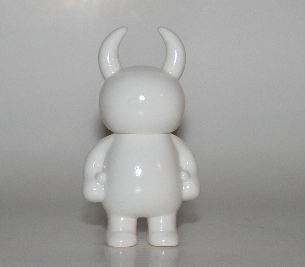 Uamou Sad Blank White