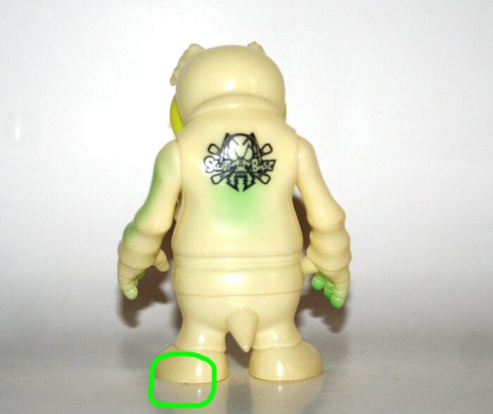 Secret Base 2003 Glow in Dark with Green Skullbee