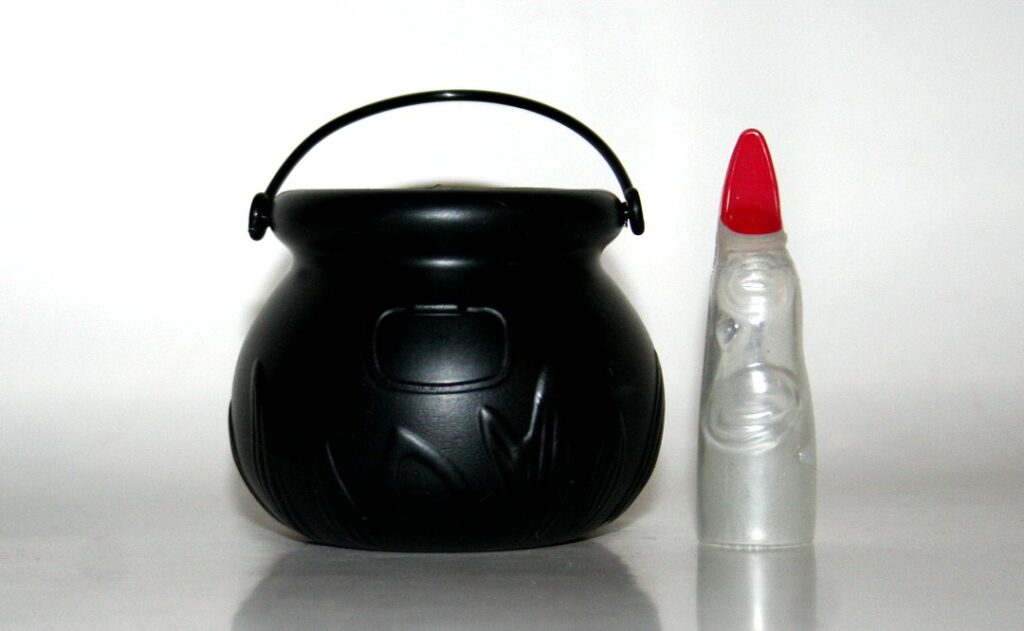 Unaffiliated Death Finger and Cauldron