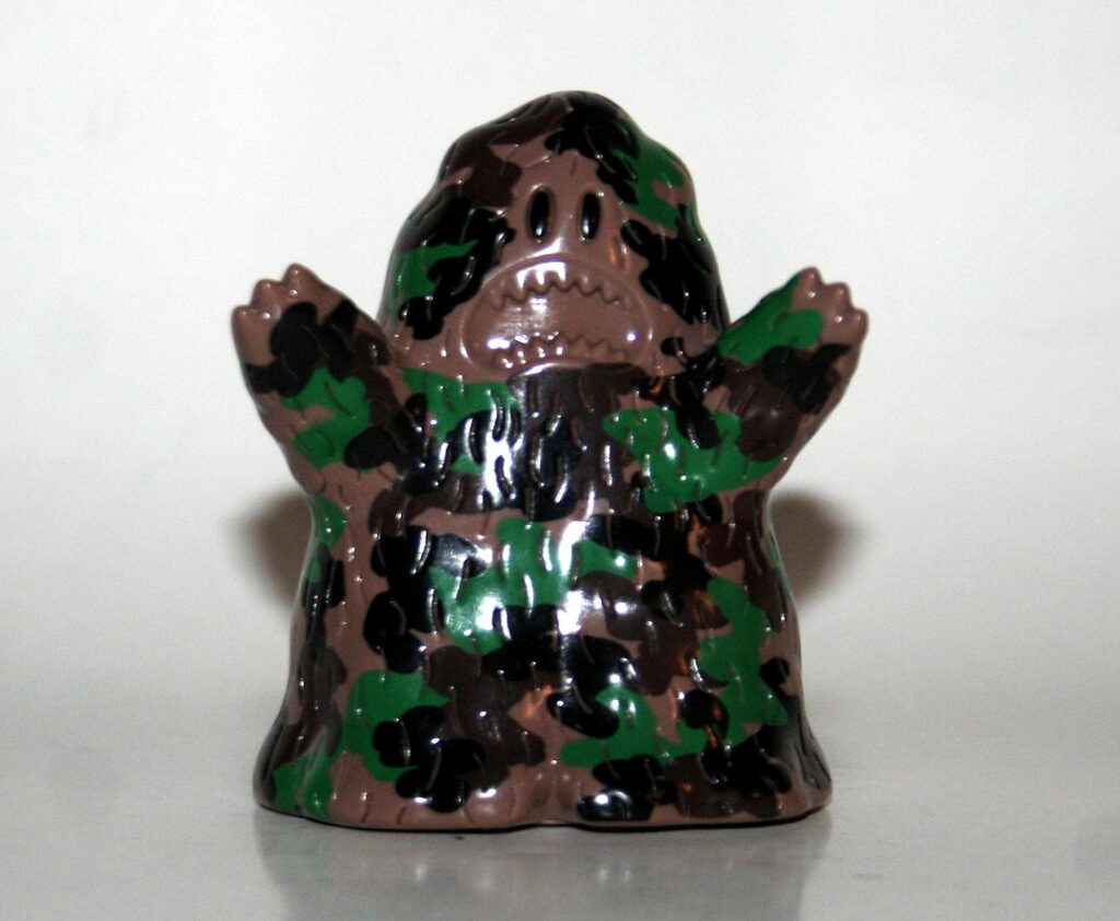 Uamou Brown Camo Big Hairy Monster