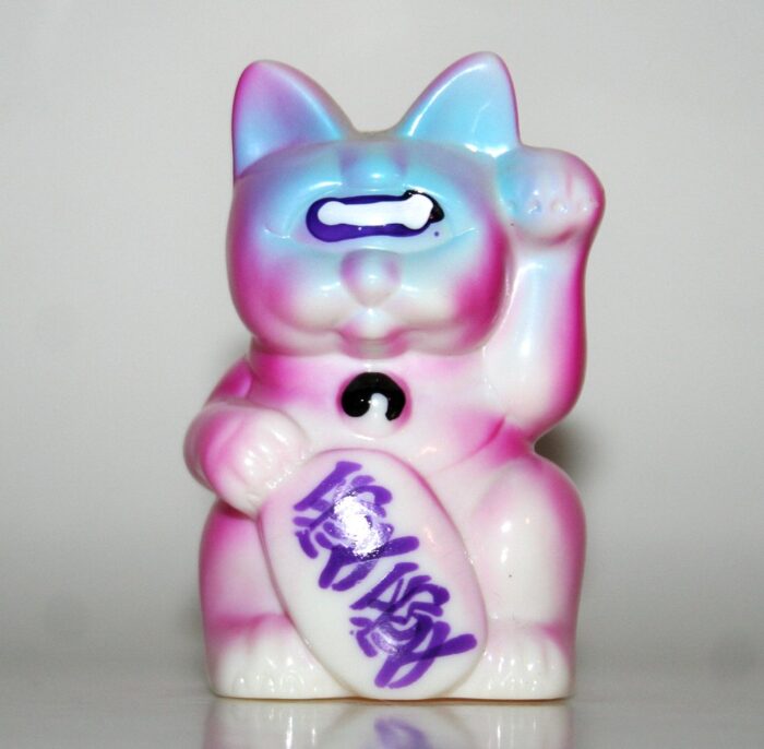 https://viciousfun.com/wp-content/uploads/2023/10/RealxHead-Purple-on-White-Love-Fortune-Cat-700x686.jpg