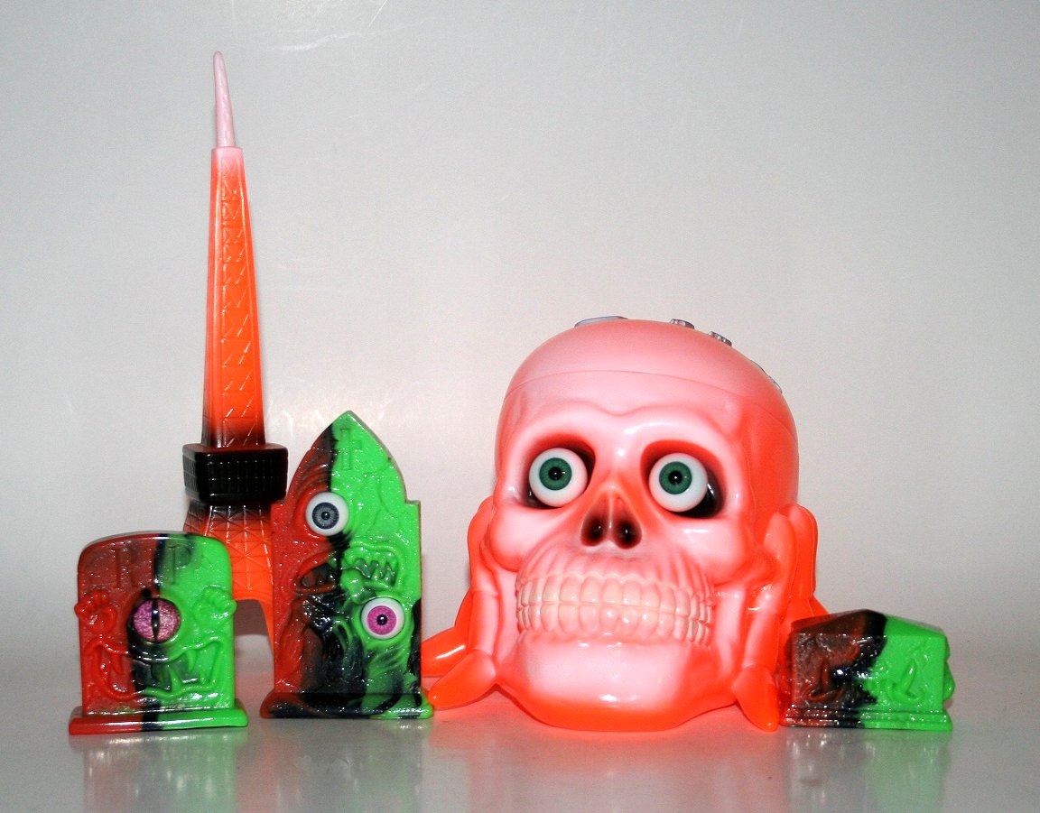 超お徳用Shirahama Toy Skull and Yokai Tombstones 夜光 蓄光 GID Creature Bazaar Halloween ハロウィン 一般