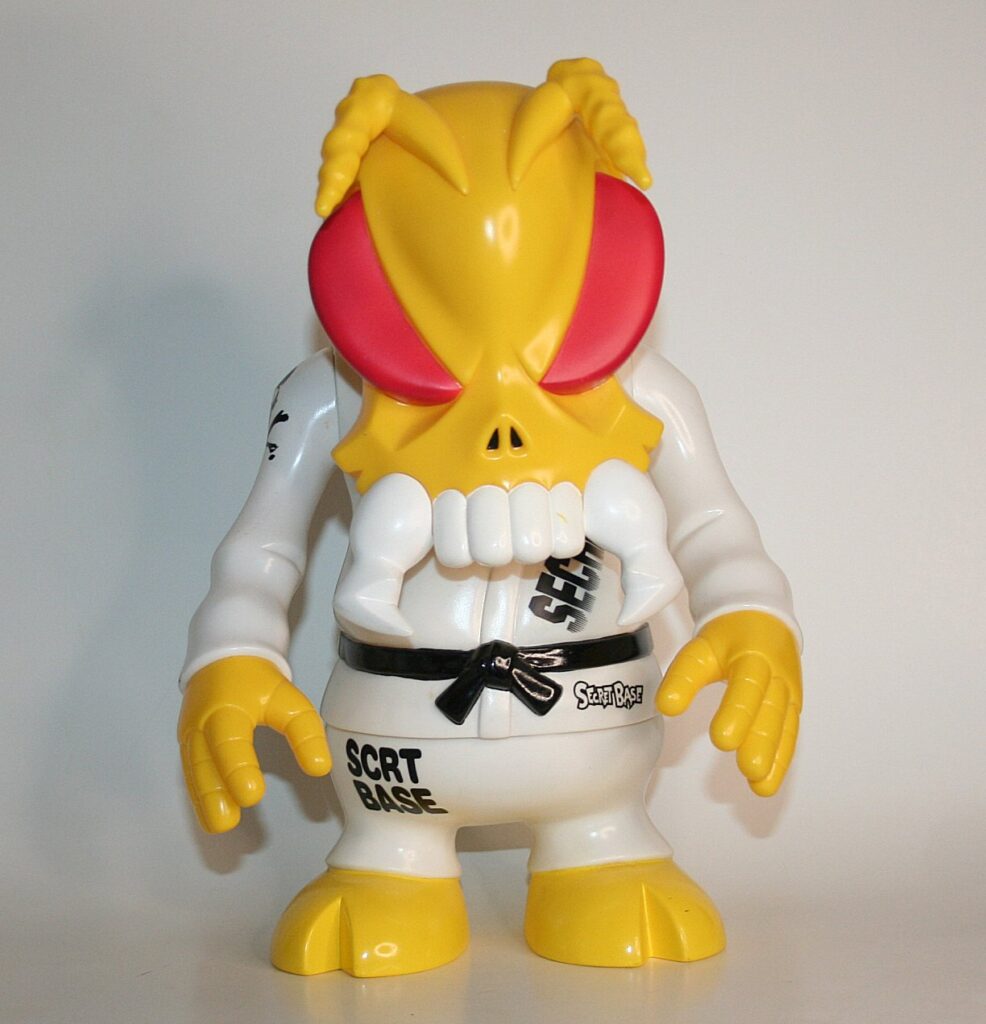 Secret Base Giant White Deka Skullbee