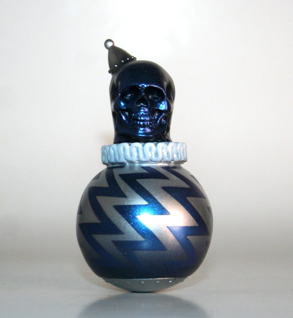 Kikkake Roly Poly Metallic Blue Skull Bomb