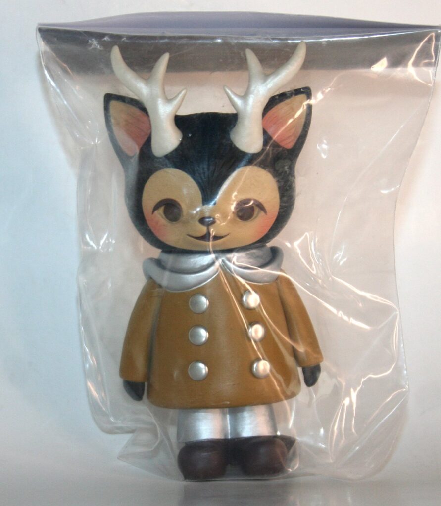 Hinatique Kaori Hinata Tan Coat Morris Cat with Antlers