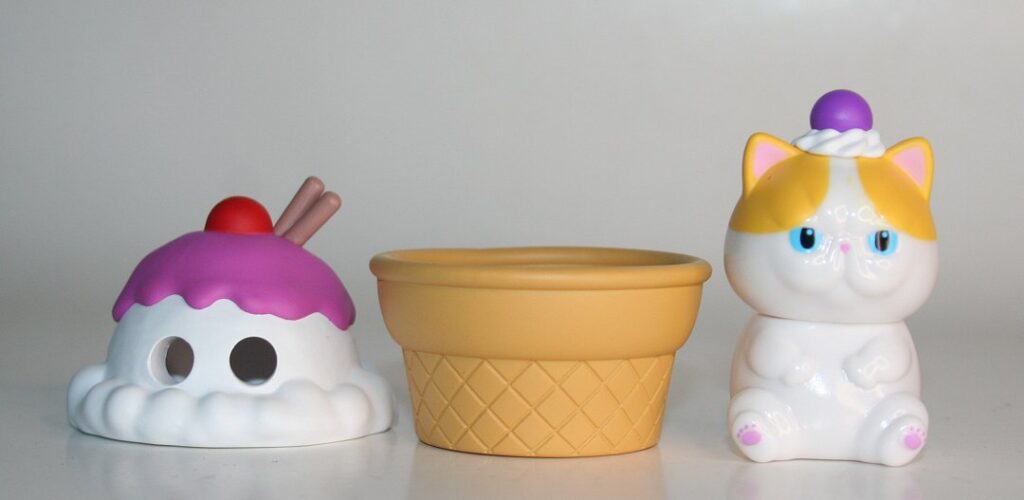Refreshment Toy x Unbox Hiding Cupcake Cat