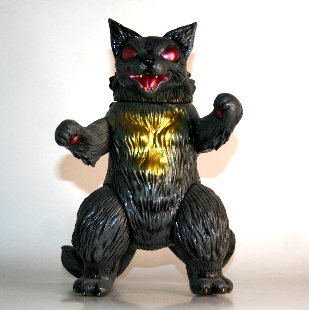 Max Toy Co x Konatsu Black on Grey King Negora cat kaiju sofubi
