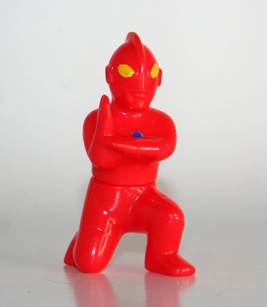 US Toys Red Kneeling Ultraman