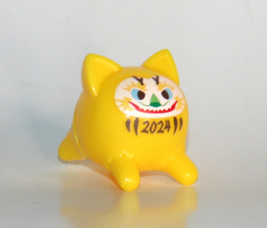 Konatsu 2024 Yellow Cat Daruma