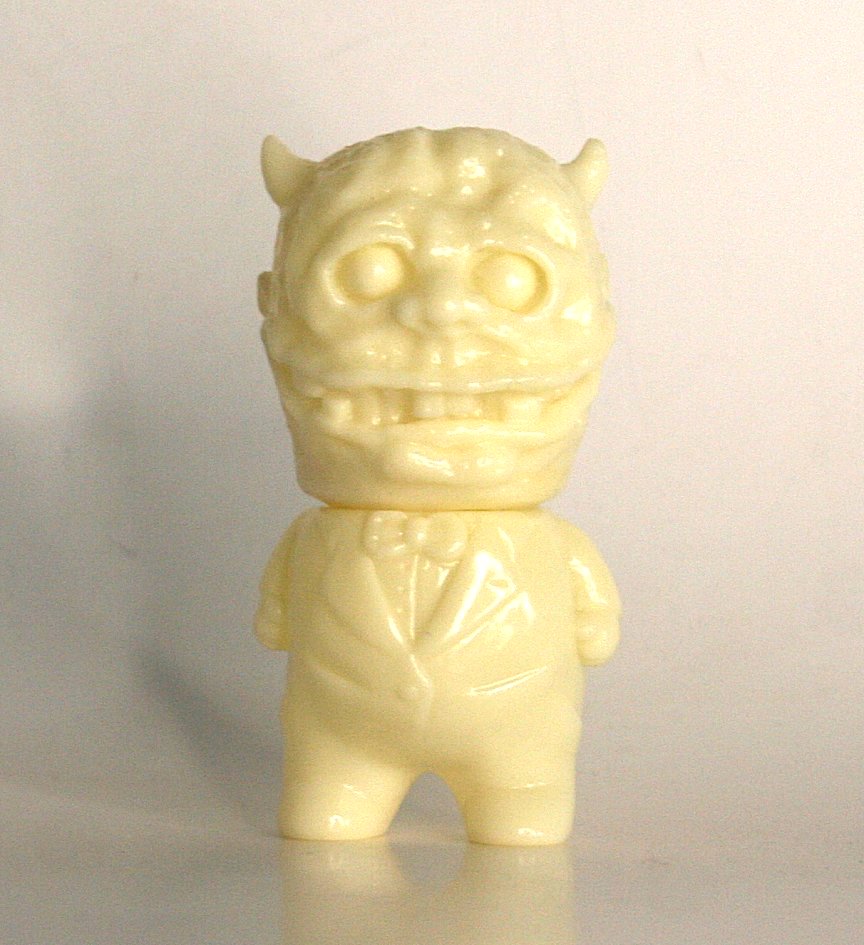 Deathland Vinyl Toy White Suit Horned Hell Butler