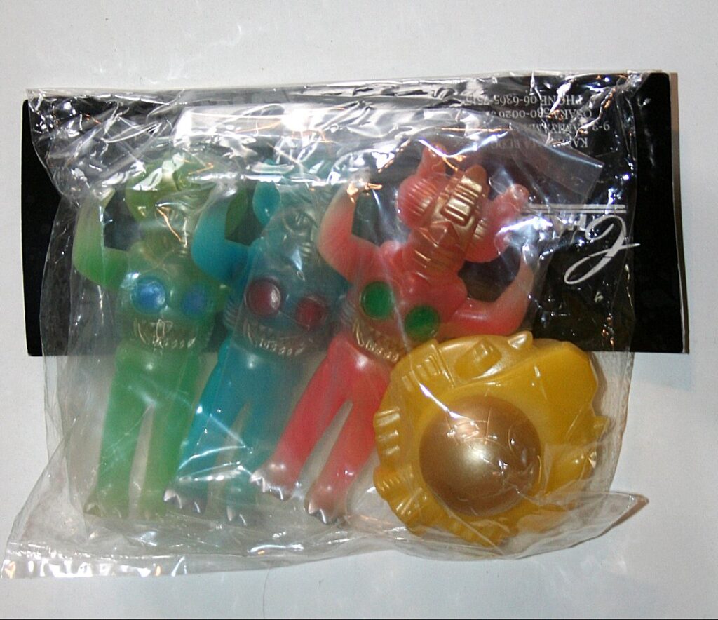 Charactics Glow In The Dark Invaders Set