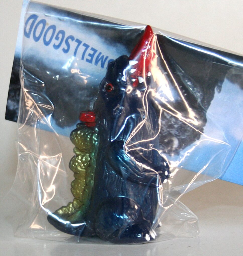 LukeSmellsGood Gold Fin Hakka Kaiju Lighter