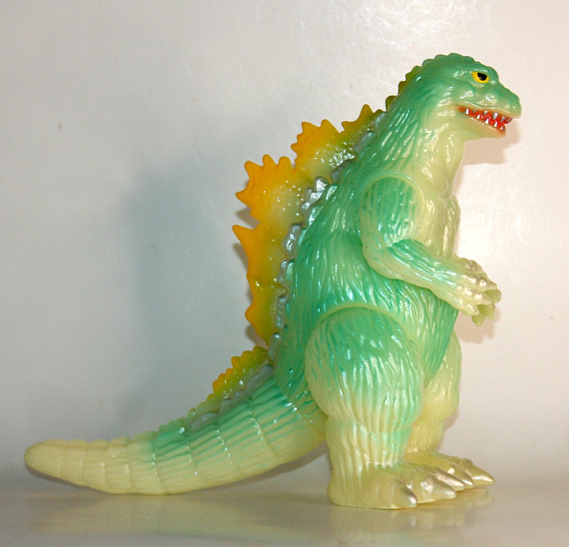 M1 1962 King Goji Glow Godzilla
