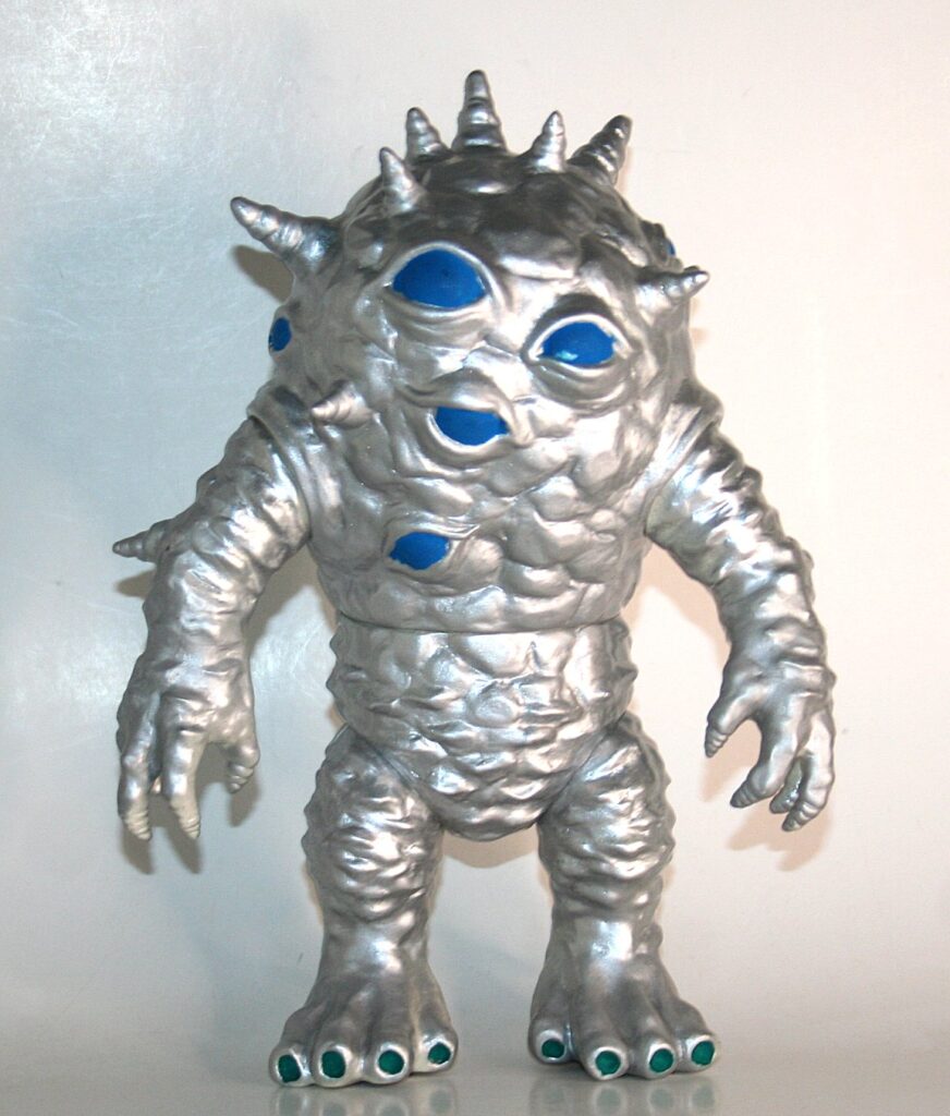 MAXTOY アイゾン ソフビ Max Toy x Junx Silver Kaiju Eyezon — Vicious Fun