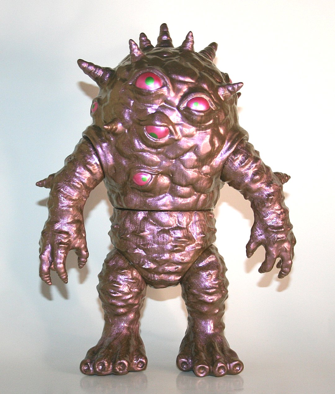 Max Toy Pink Eye Liquid Gold Kaiju Eyezon sofubi