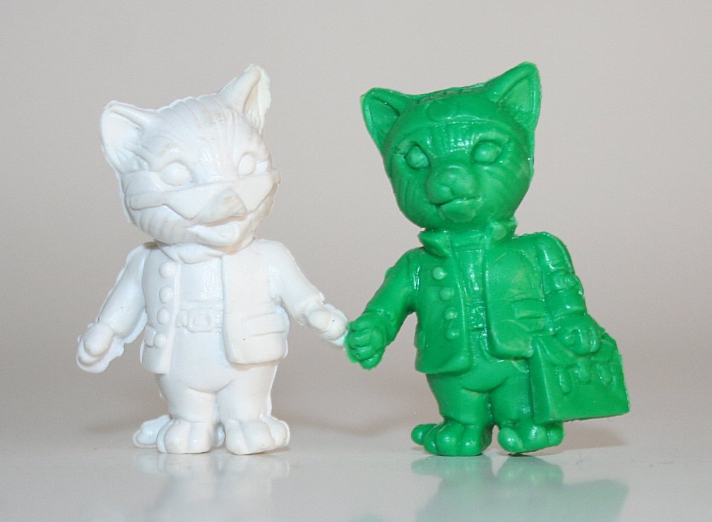 Nameneko Showa Retro Era Green x White Cat Keshi