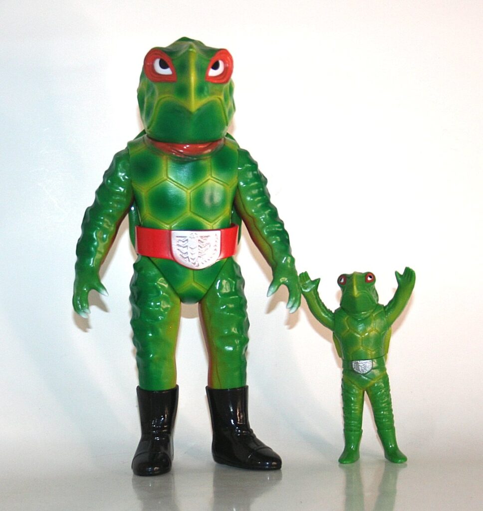Medicom Kamen Rider V3 Kame Bazooka x Mini