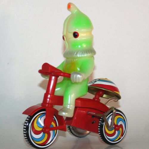 M1 Glow in Dark Alien Kemur Riding Tricycle