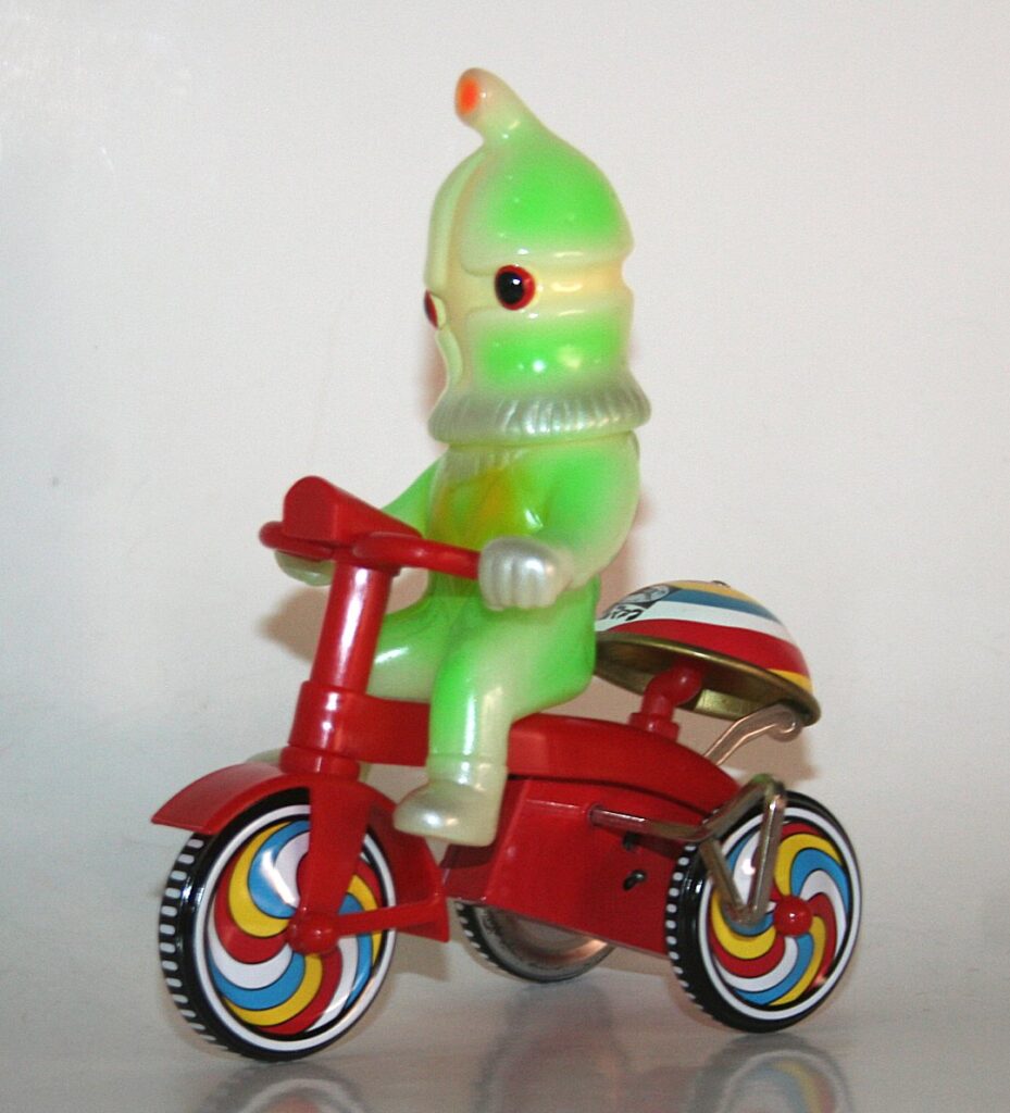 M1 Glow in Dark Alien Kemur Riding Tricycle