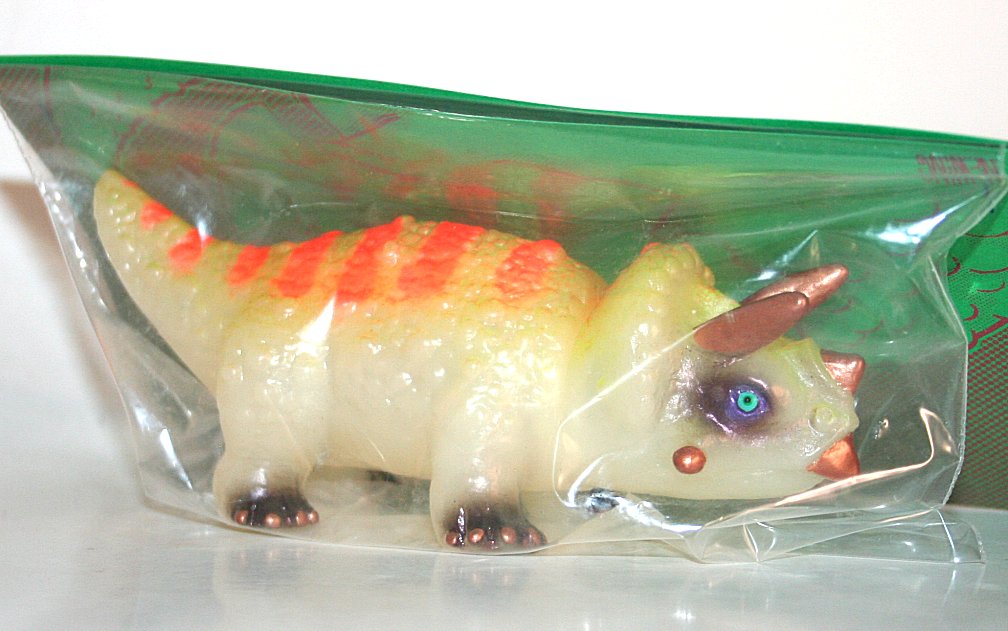 Bombastic Plastic Gold on Glow Gordon