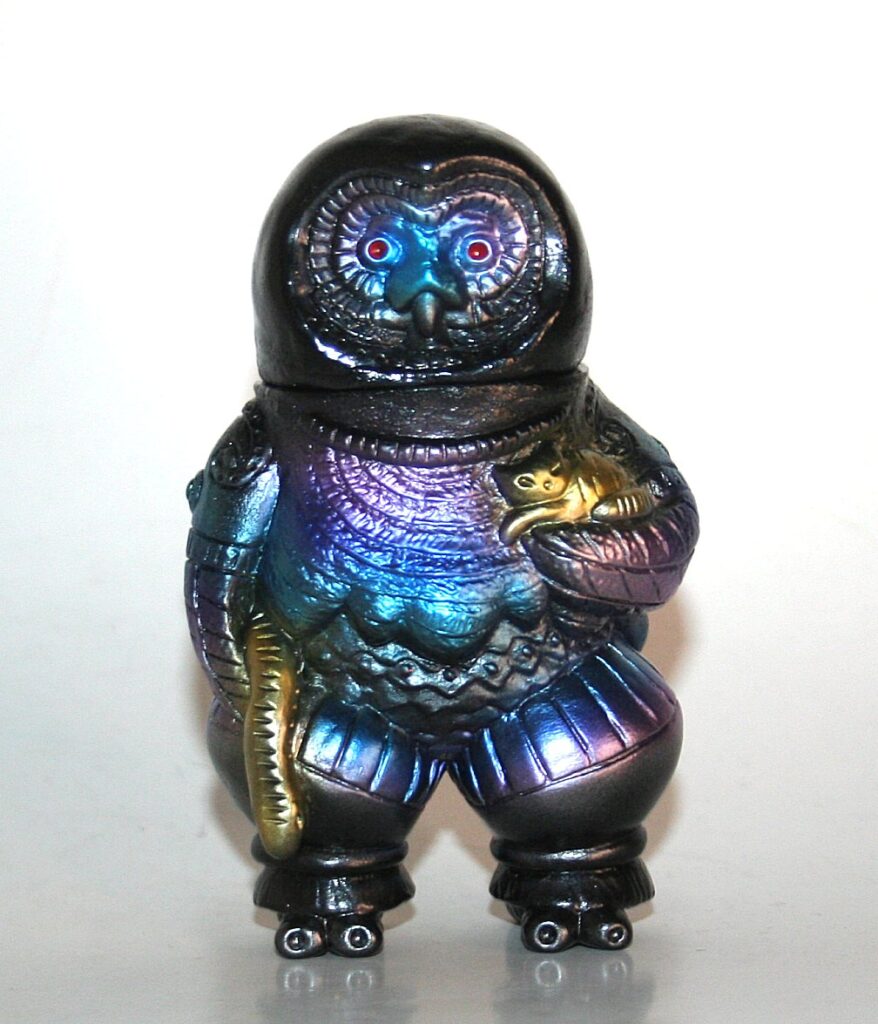 Kakeruri Metallic Black Earthen Owl